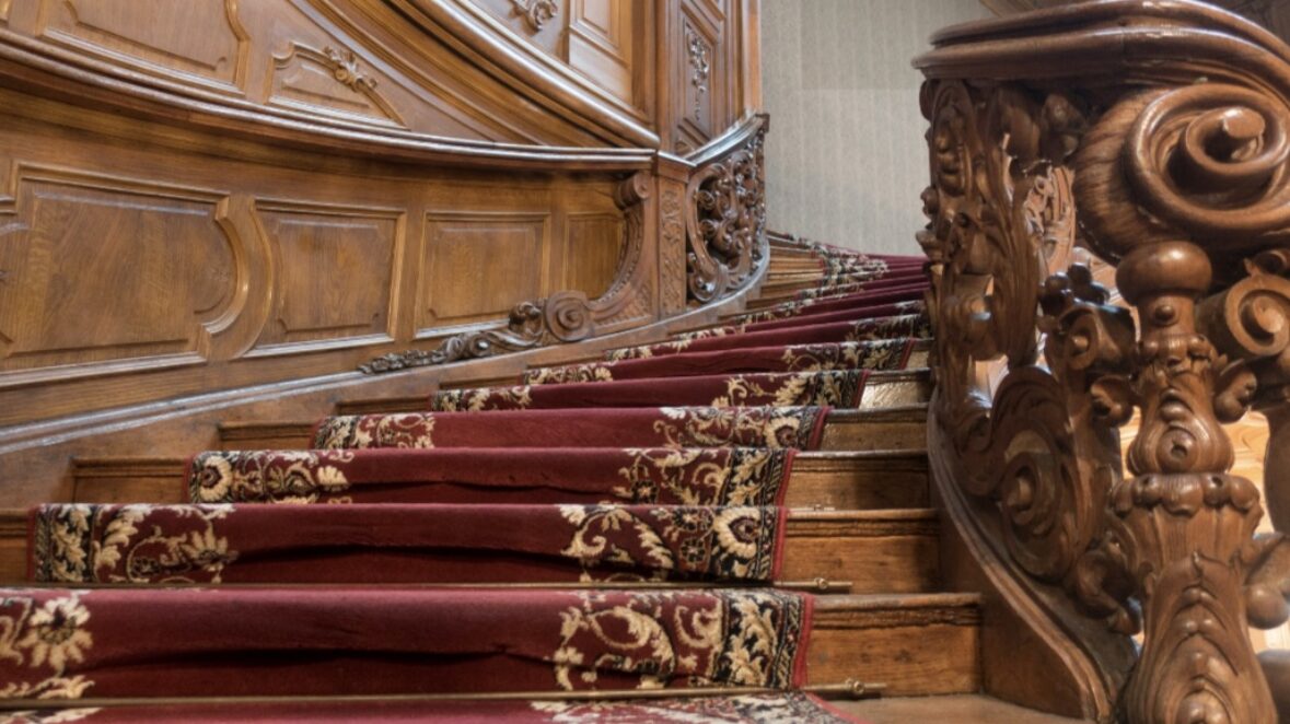 https://www.royaljoinery.ae/wp-content/uploads/2025/05/original-89490B45-4717-4D9F-B870-FAC104F86A56-1179x662.jpeg